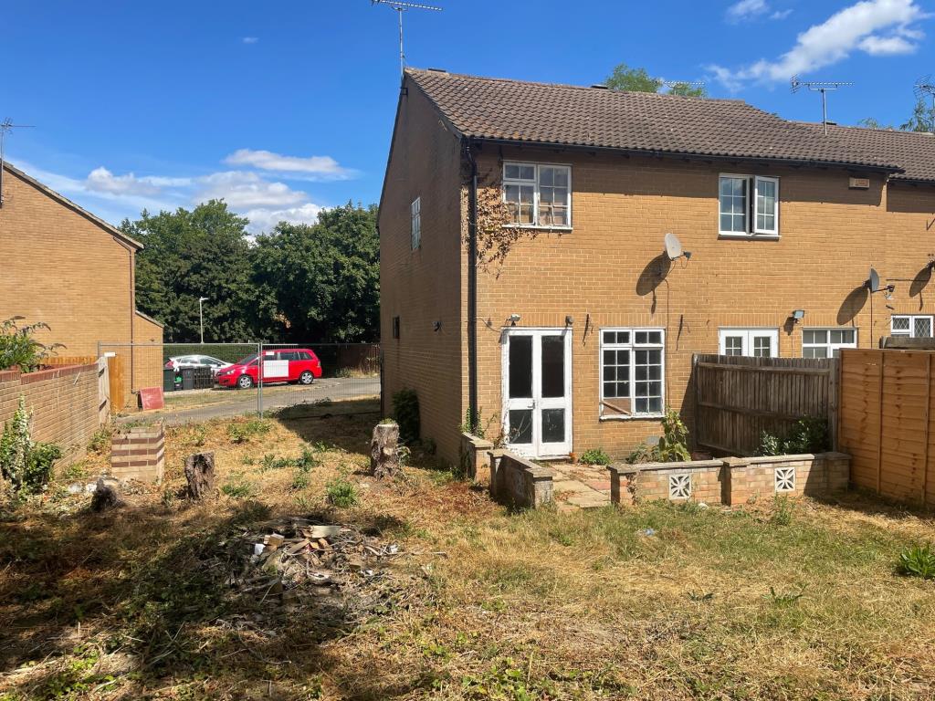 Lot: 150 - TERRACE HOUSE FOR IMPROVEMENT AND ADJACENT PLOT WITH PLANNING SUBMITTED FOR AN ADDITIONAL DWELLING -